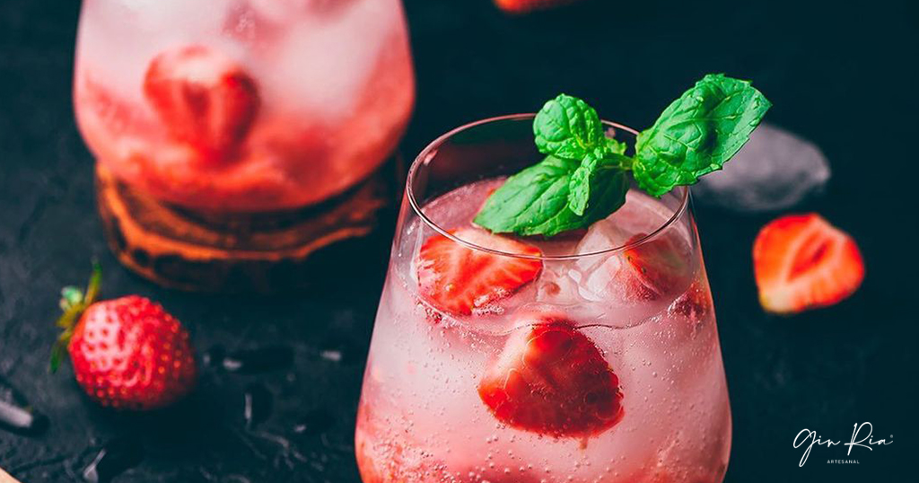 Cocktail de Gin e Morangos Gin Ria